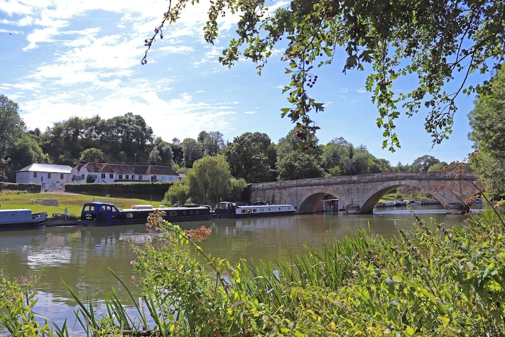 Didcot - Shillingford Bridge Hotel