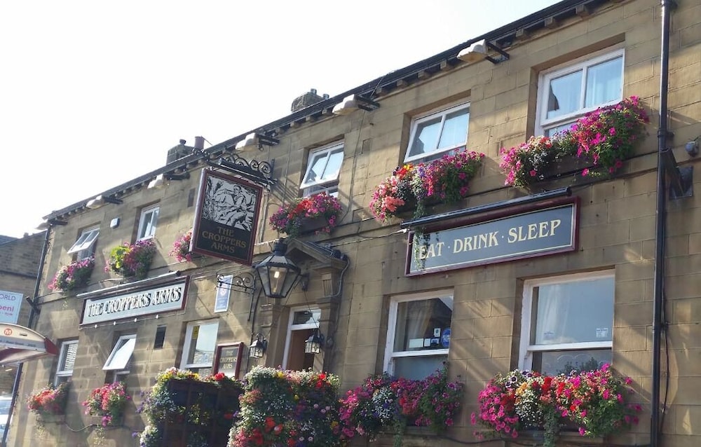 Huddersfield - OYO The Croppers Arms