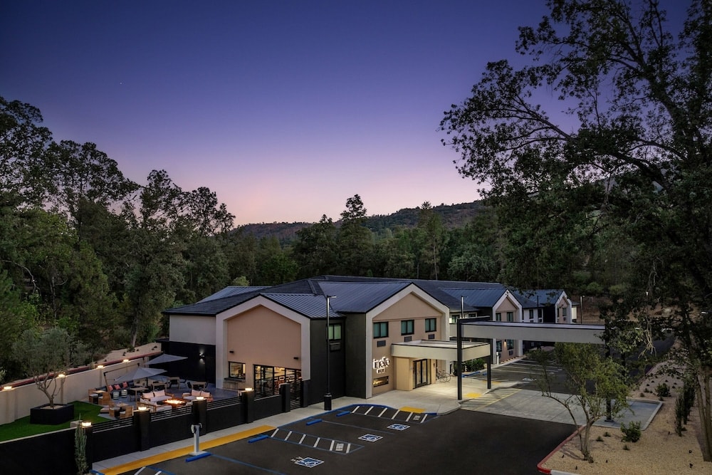 Oakhurst - The Inelle, Oakhurst Yosemite, a Tribute Portfolio Hotel