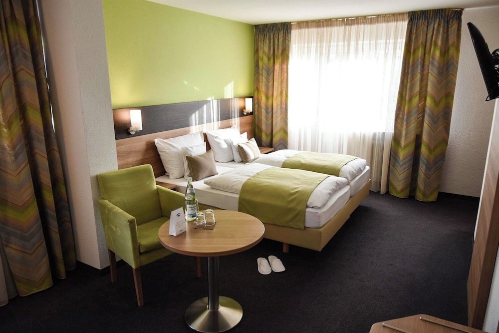 Stuttgart - Martins Klause Airport Messe Hotel - Free Parking - Self Check-In available