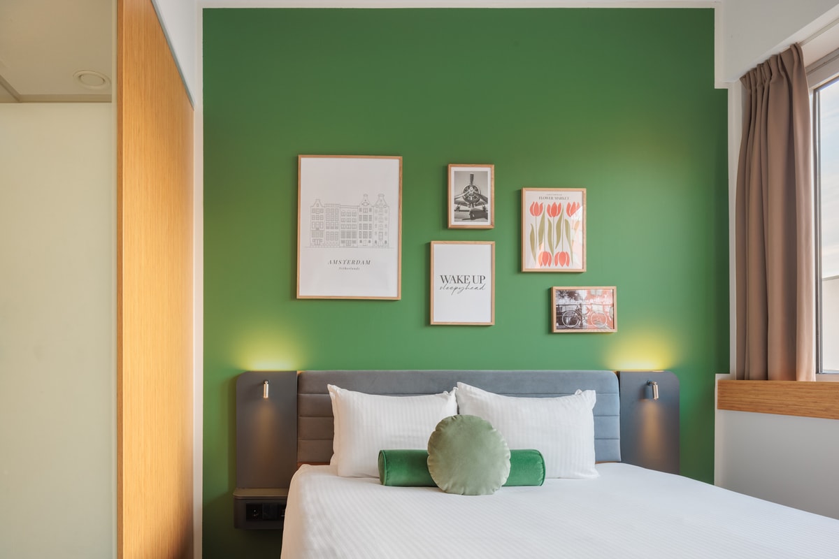 Stockholm - Amsterdam - Maxhotel Amsterdam Airport Schiphol - Recently Renovated