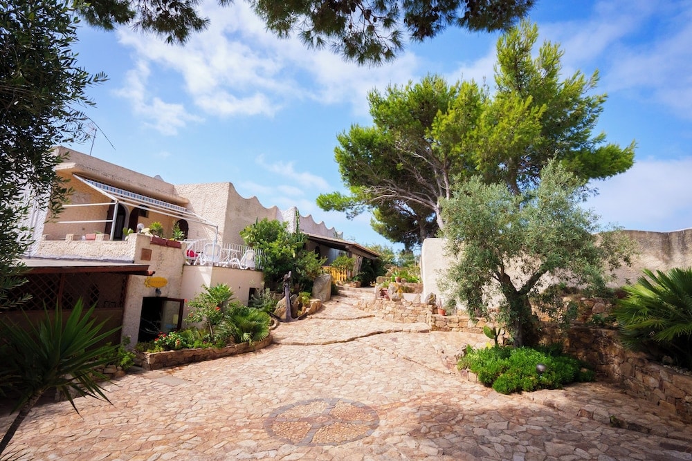 Torre Dei Corsari - Hotel Villa Belfiori