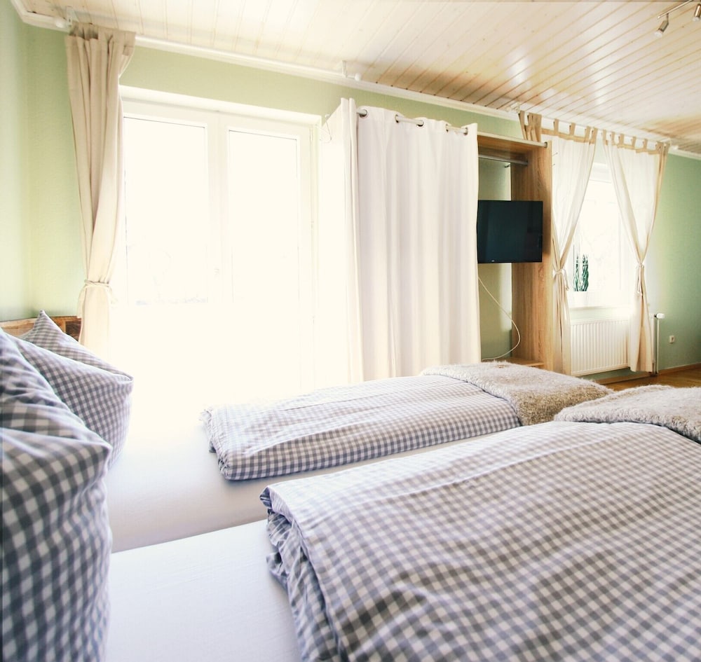 Allershausen - ARRIVEL Pension Haus am Bach