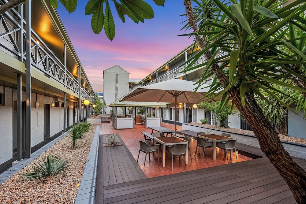 Alice Springs - Stay at Alice Springs Hotel