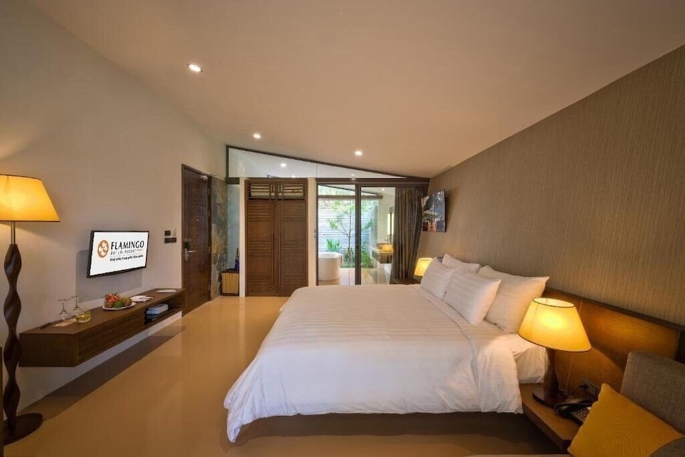 Phúc Yên - Flamingos Dai Lai Resort Luxury