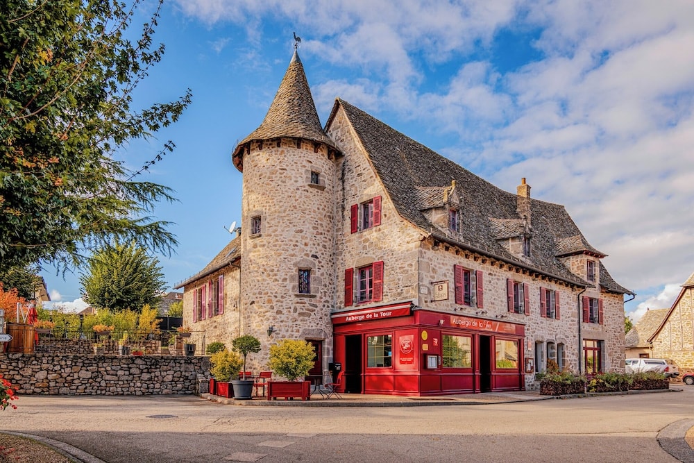 Marcolès - Demeures & Châteaux Auberge de la Tour - Hôtel & Restaurants - Marcolès Auvergne