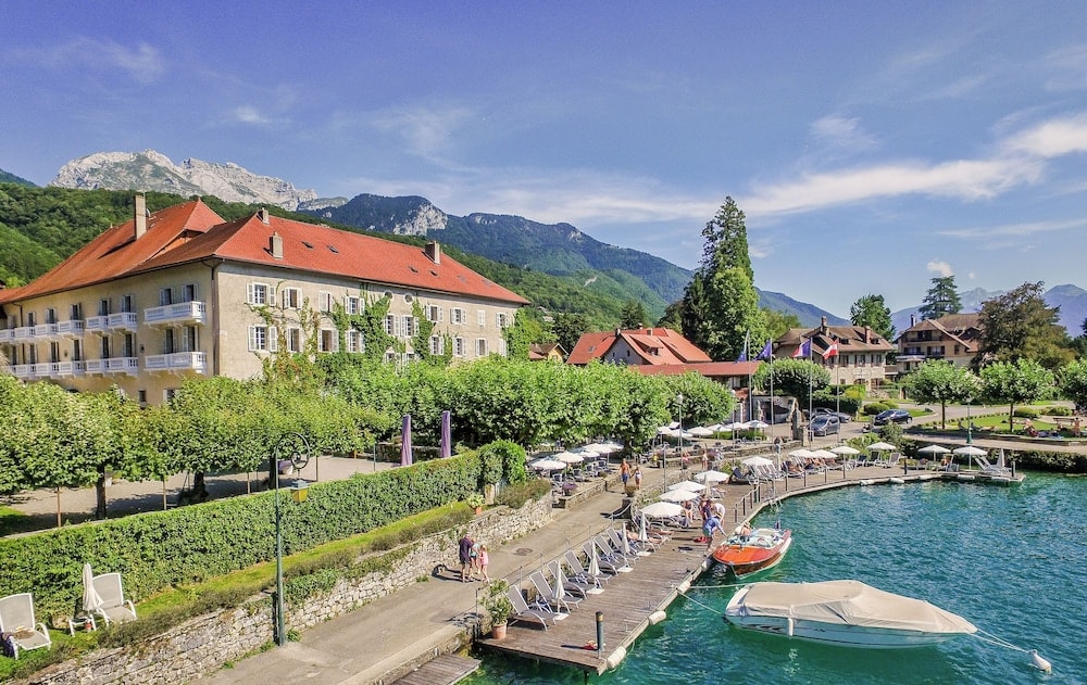 Menthon-Saint-Bernard - Abbaye de Talloires