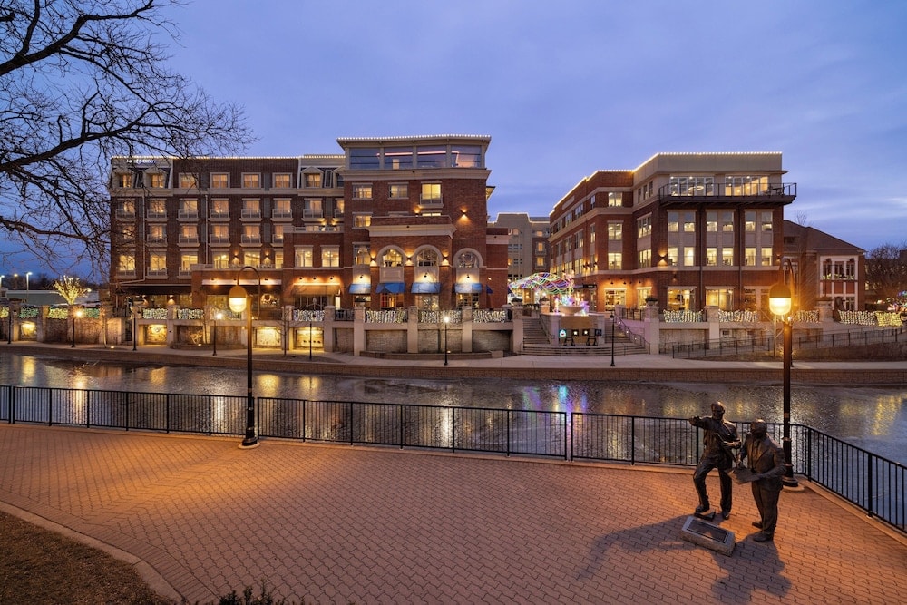 Naperville - Hotel Indigo NAPERVILLE RIVERWALK by IHG