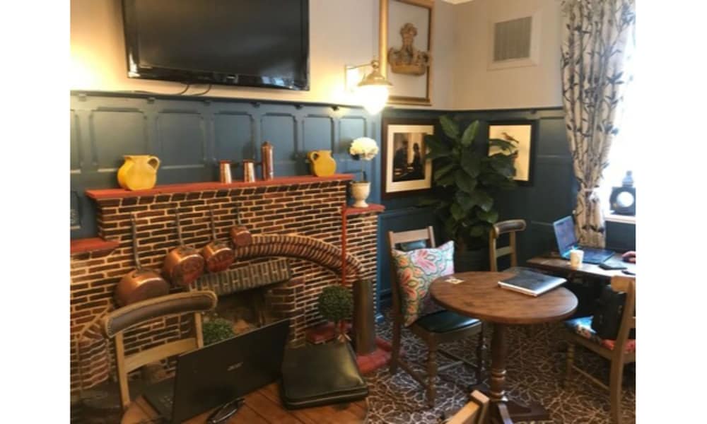 Polegate - The Crown Hotel