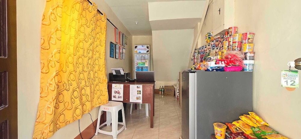 Panglao - OYO 1121 JUNLYN APARTELLE