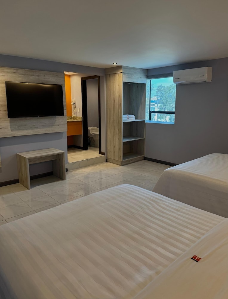 Tijuana - Hangar Inn Tijuana