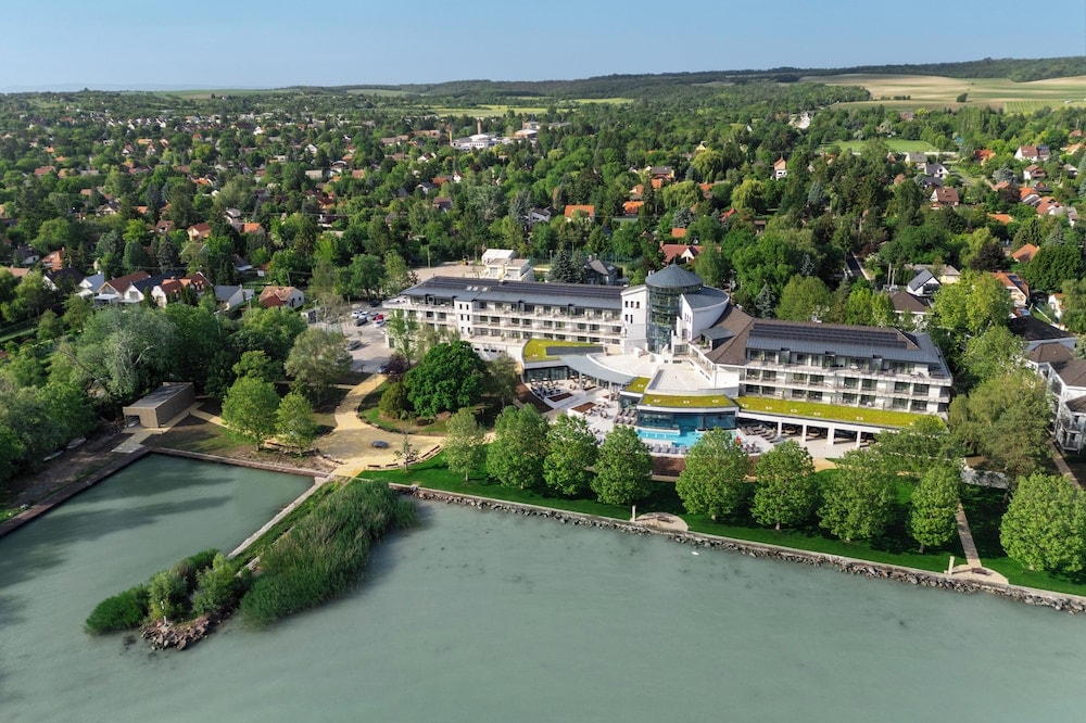 Balatonkenese - Kenese Bay Garden Resort & Conference
