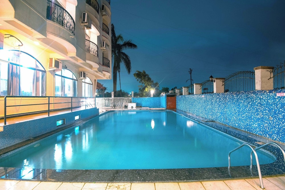 Lonavala - Treebo Reveniir Resort with Pool