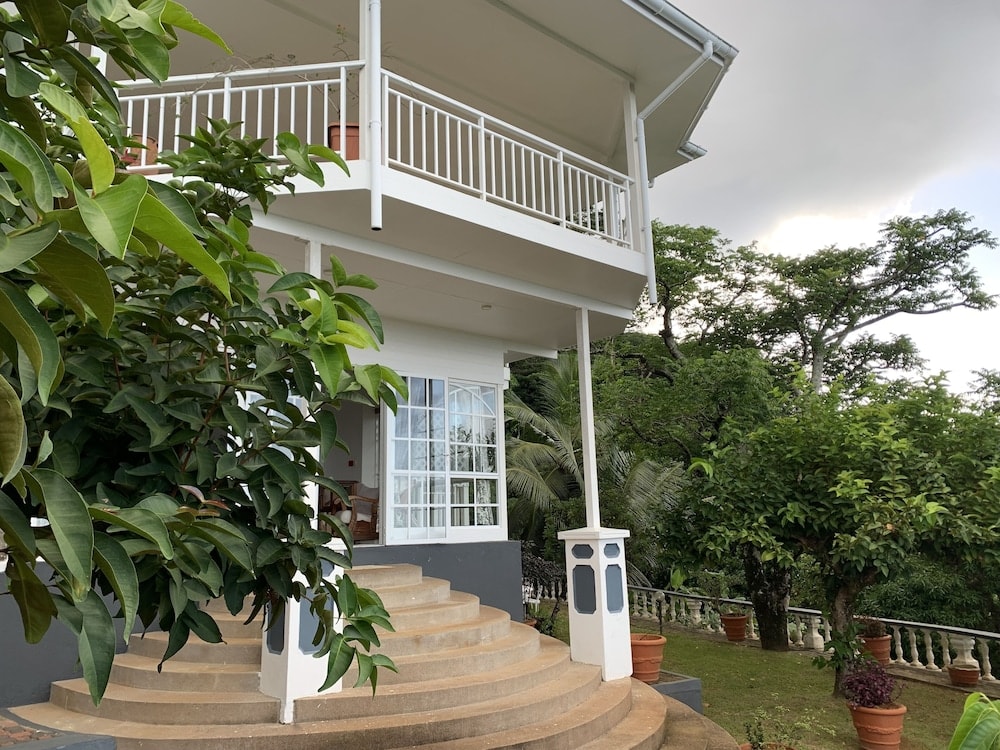 Mahe - Beau Séjour Hotel