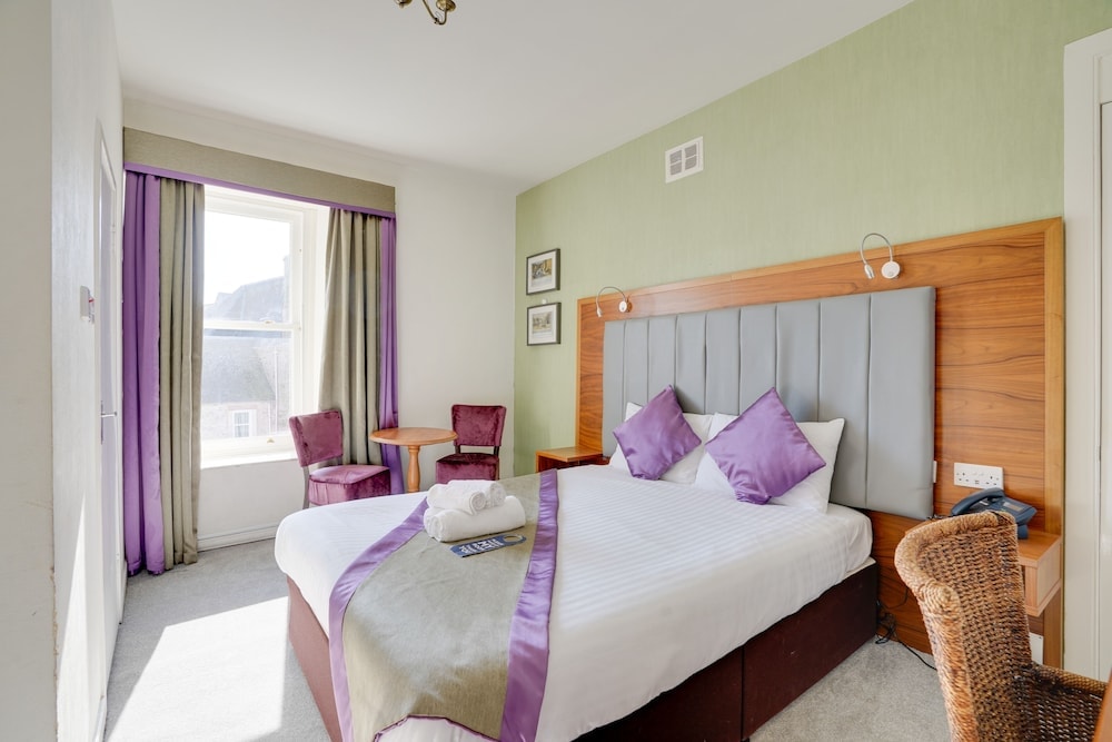 Galashiels - The County Hotel - Self Check-In, Ultra Fast WI-FI, Free Parking, Central Location