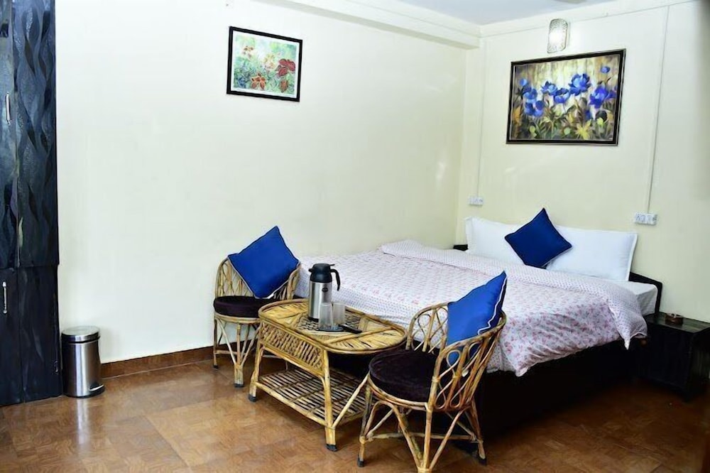 Naina Range - Bhawani Guest House
