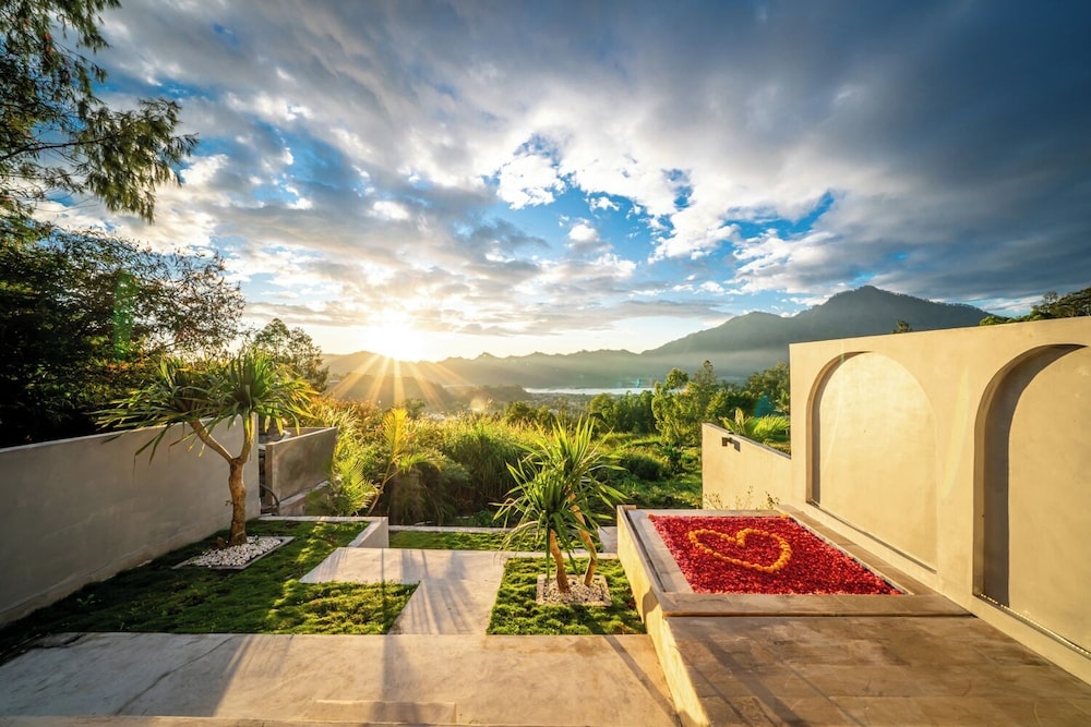 Kintamani - The Jungle Sunrise