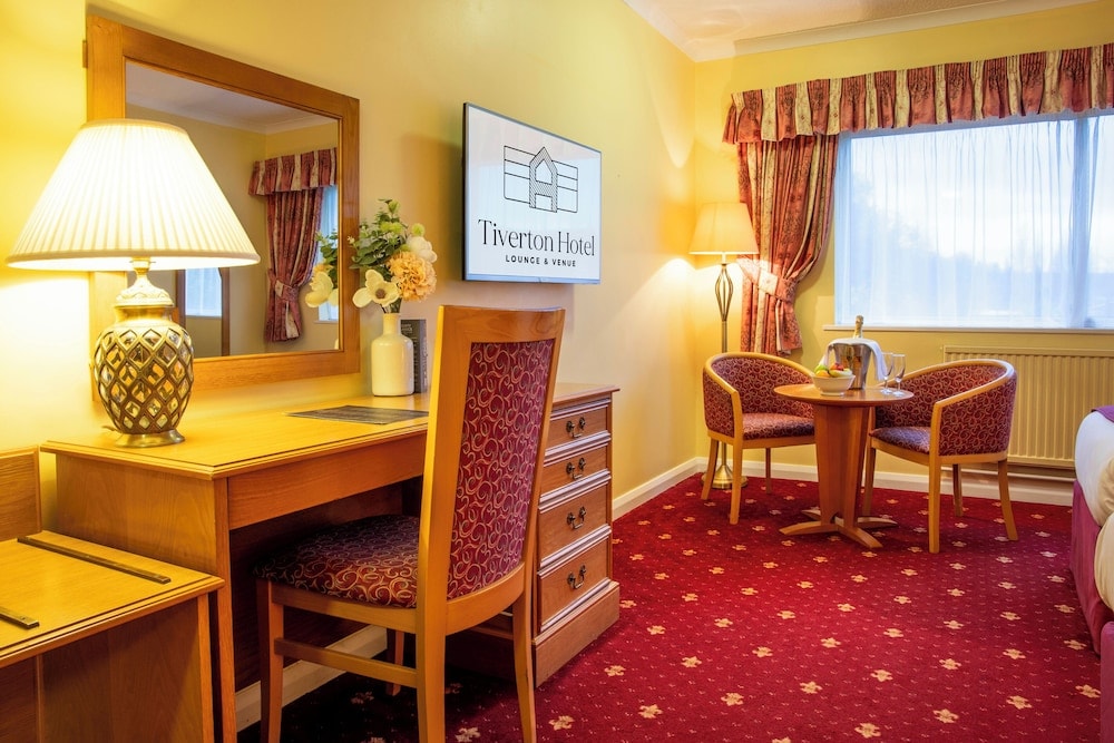 Tiverton - Tiverton Hotel Lounge & Venue