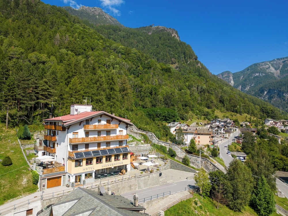 Chiesa in Valmalenco - Hotel Biancospino