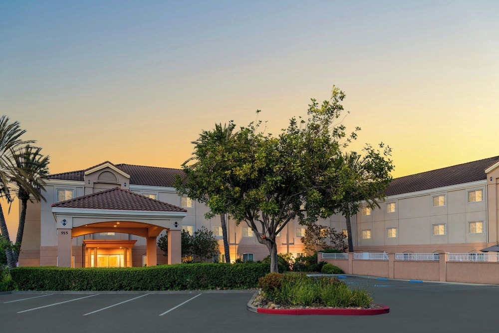 San Mateo - Fairfield Inn & Suites by Marriott San Francisco San Carlos