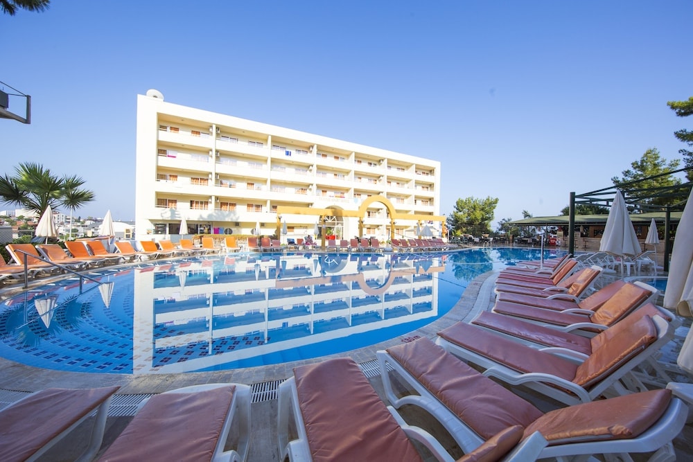 Kusadasi - Tuntas Family Suites Kusadasi