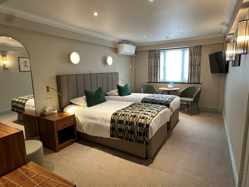 Slough - Stirrups Hotel