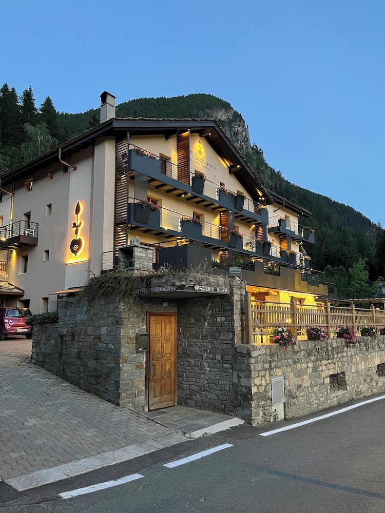 Cogne - La Madonnina Del Gran Paradiso Wellness Hotel