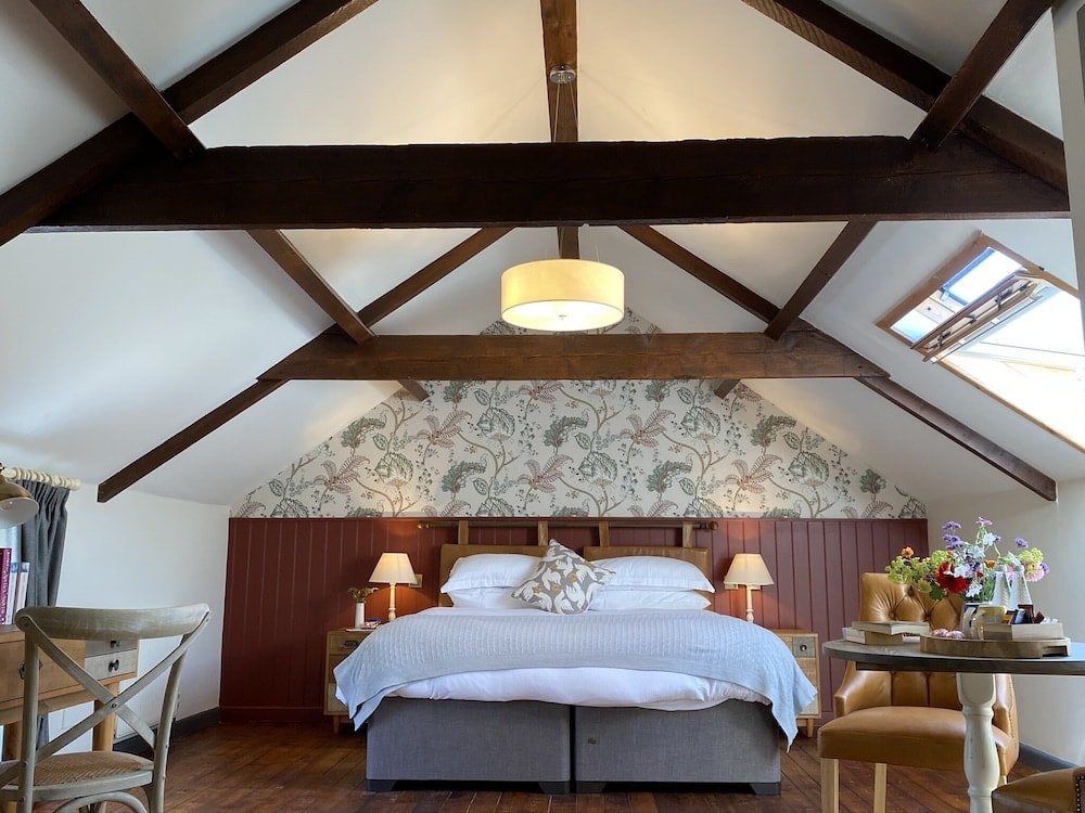 Lulworth Cove - The Countryman Inn