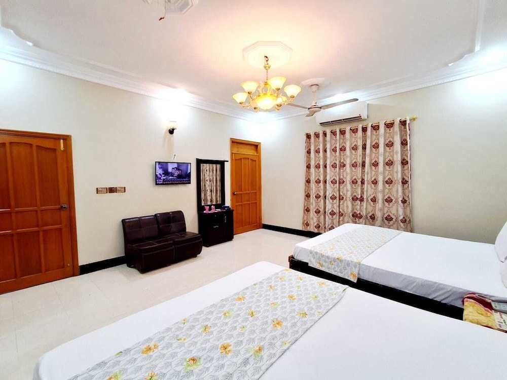 Karachi - Cosy inn Near Millennium Mall