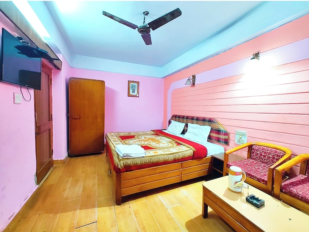 Naina Range - Nainital Hotel R C Near mall Road