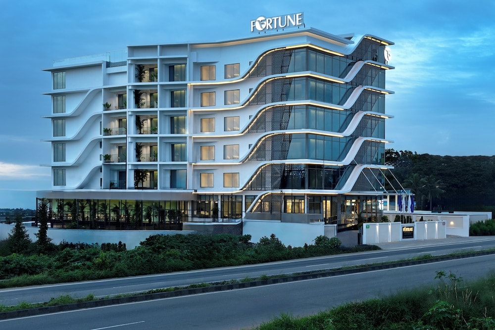 Alwaye - Fortune Airport Road Kochi
