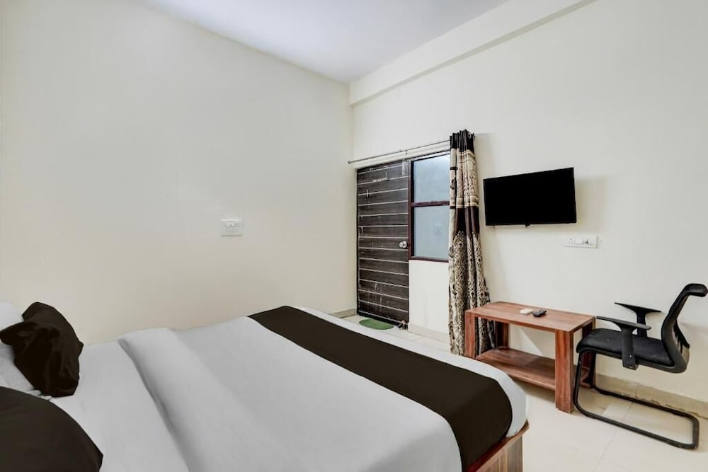 Noida - Hotel Heaven Peacock, Noida