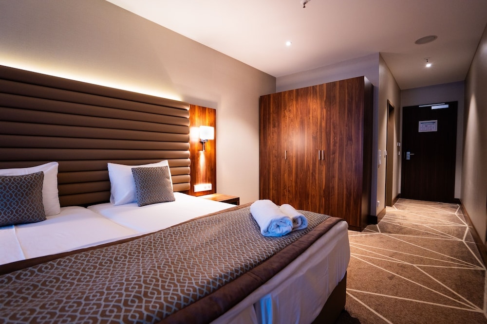 Mainz - Puzzle Hotel Airport Frankfurt