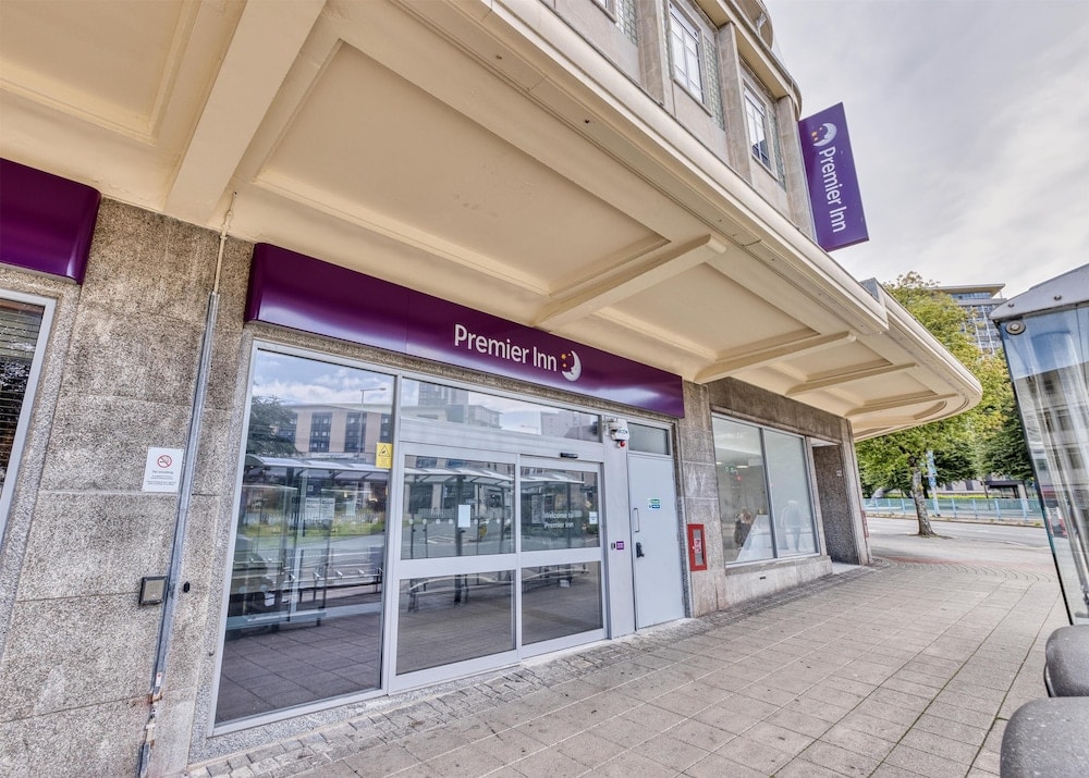 Yealmpton - Premier Inn Plymouth City Centre - Derry's Cross