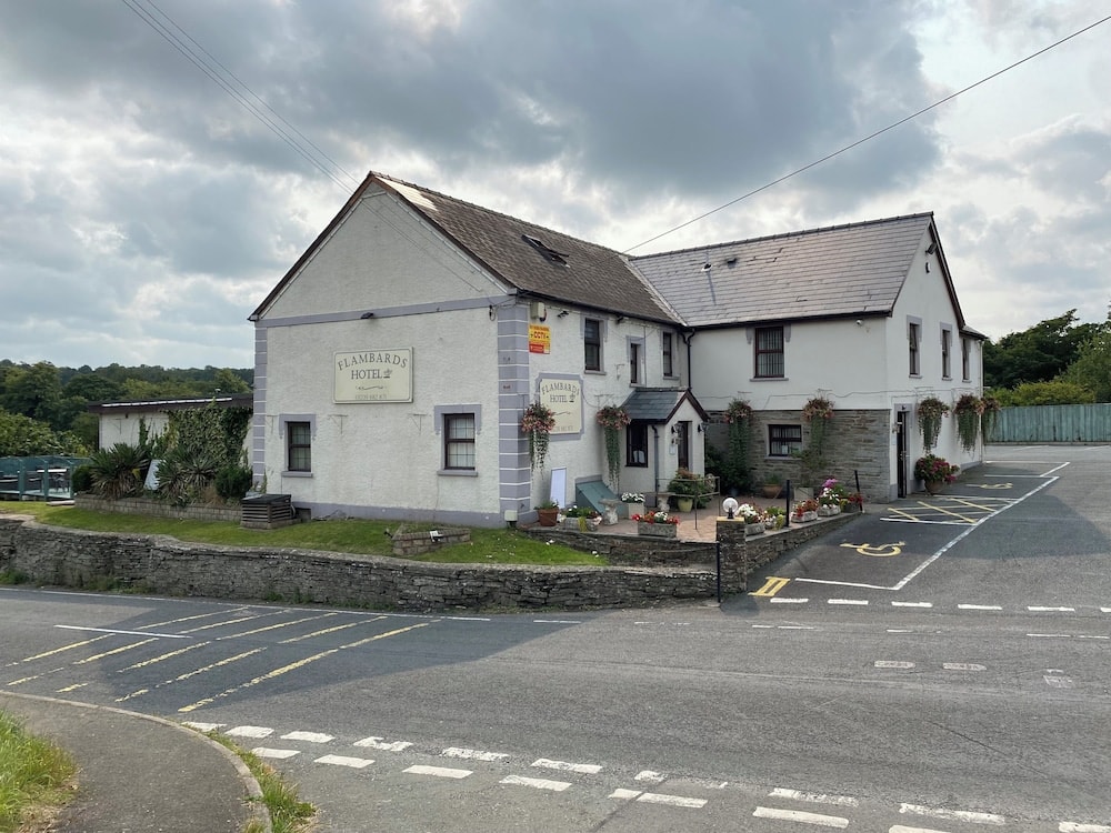 Cilgerran - Flambards Hotel