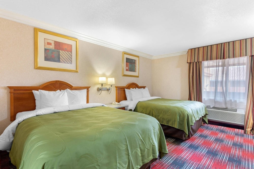 Carlsbad (CA) - Quality Inn & Suites Oceanside Near Camp Pendleton