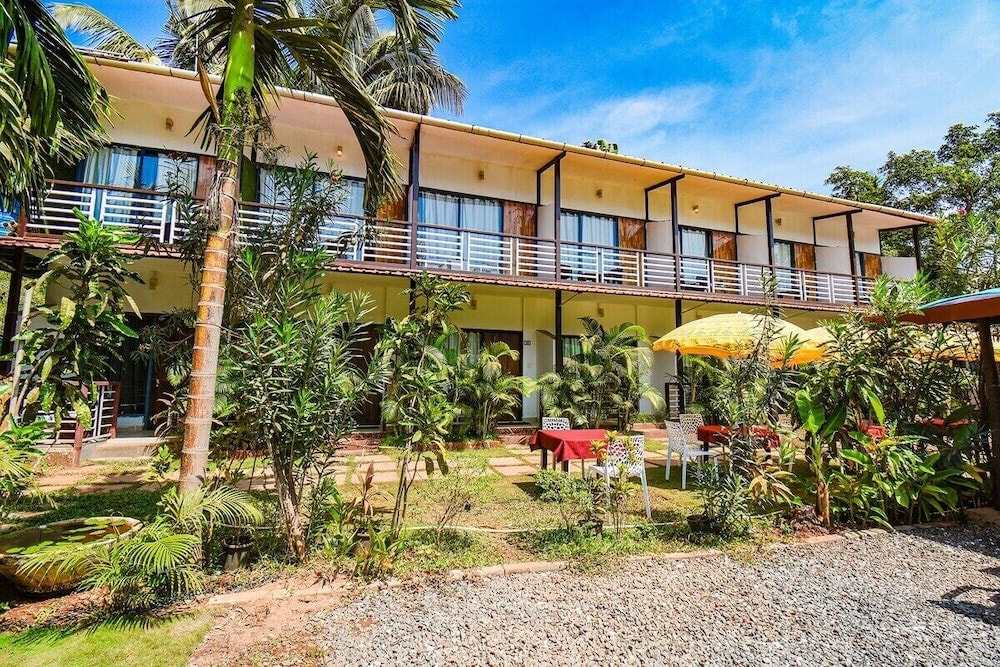 Anjuna - YogiTree Beach Resort & Cafe - 100m from Morjim Beach