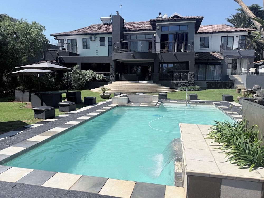 Benoni - Africa Paradise Airport Boutique Hotel
