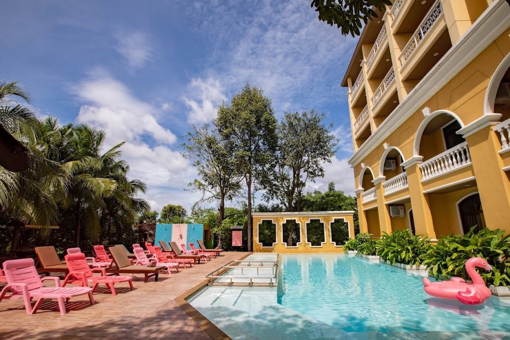 Krabi - ROYAL PINEAPPLE HOTEL l a welcome to wealth and good fortune
