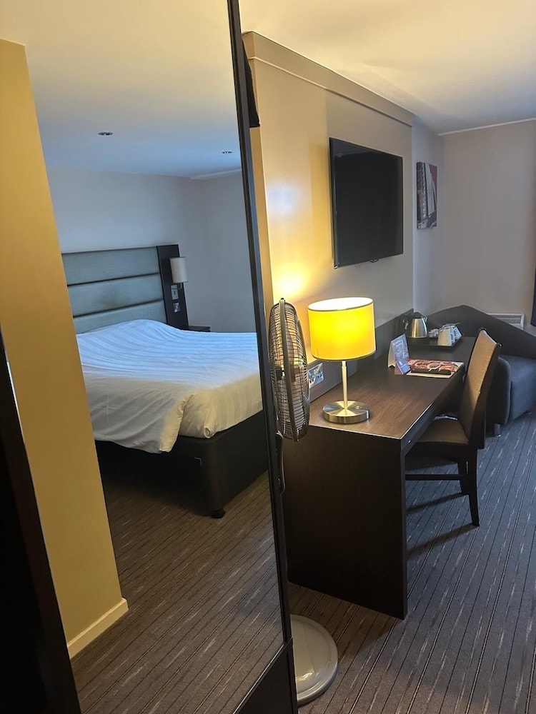 Chester - Premier Roomz Two Mills