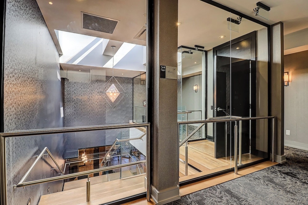 Brampton - Dream Suites Near YYZ Airport