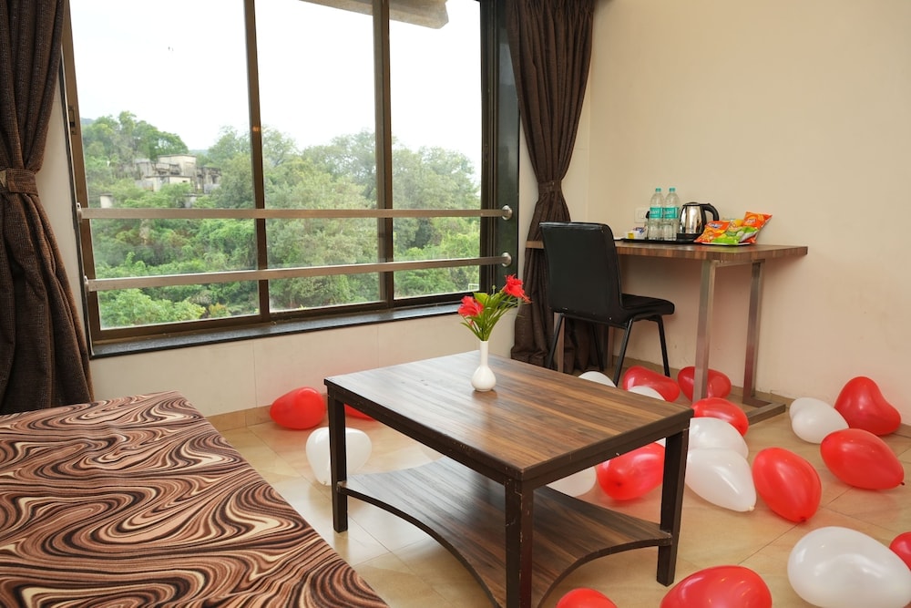 Lonavala - Hotel Lalit inn Lonavala