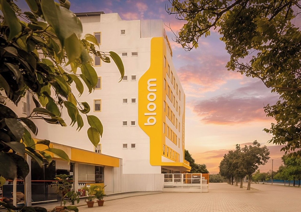 Hoskote - Bloom Hotel - Whitefield