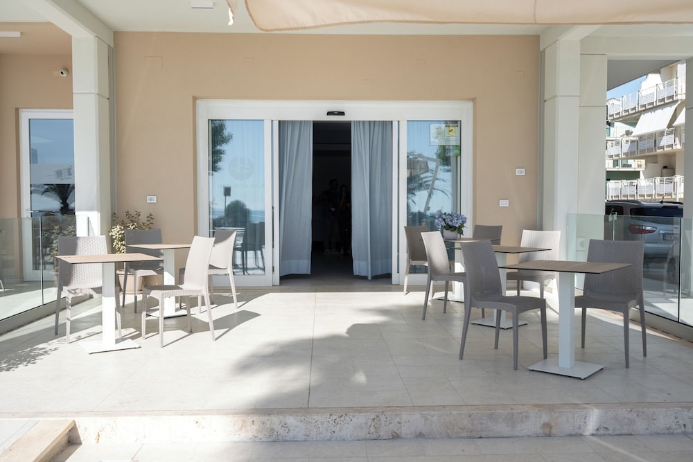 Alba Adriatica - Hotel Petite Fleur