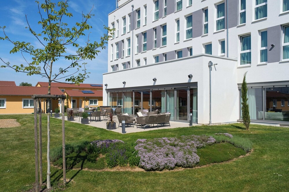 Rust - VOYA Hotel