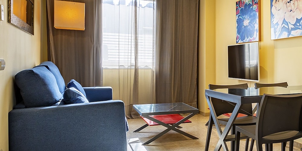 Stockholm - Sevilla - Apartamentos Vértice Sevilla Aljarafe