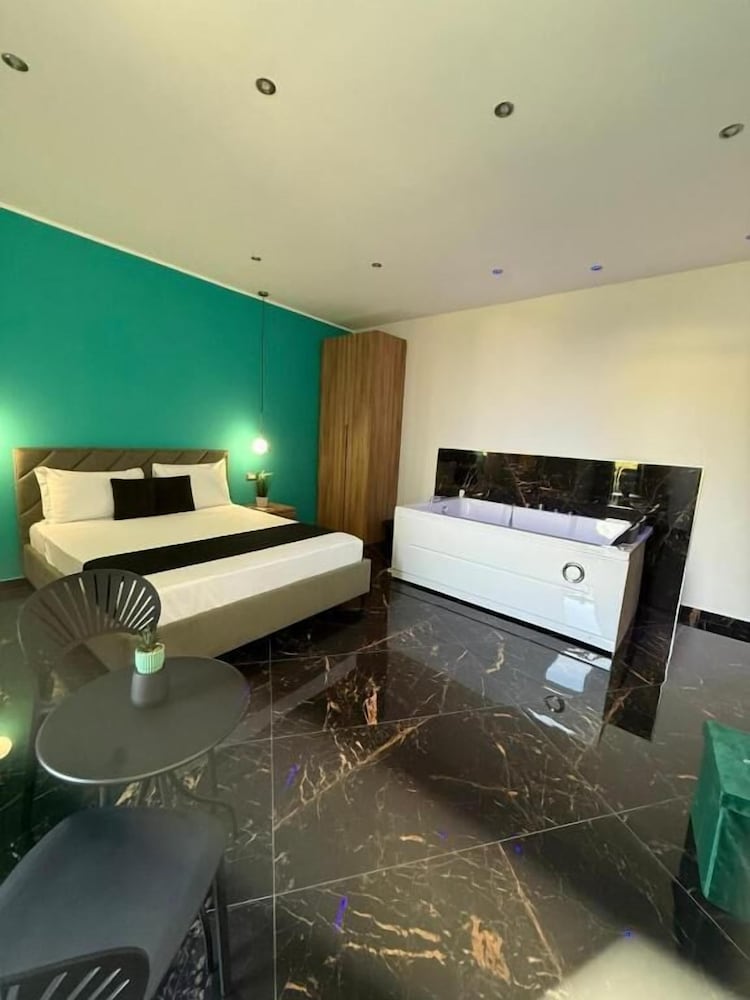 Casalnuovo di Napoli - Hotel Movida