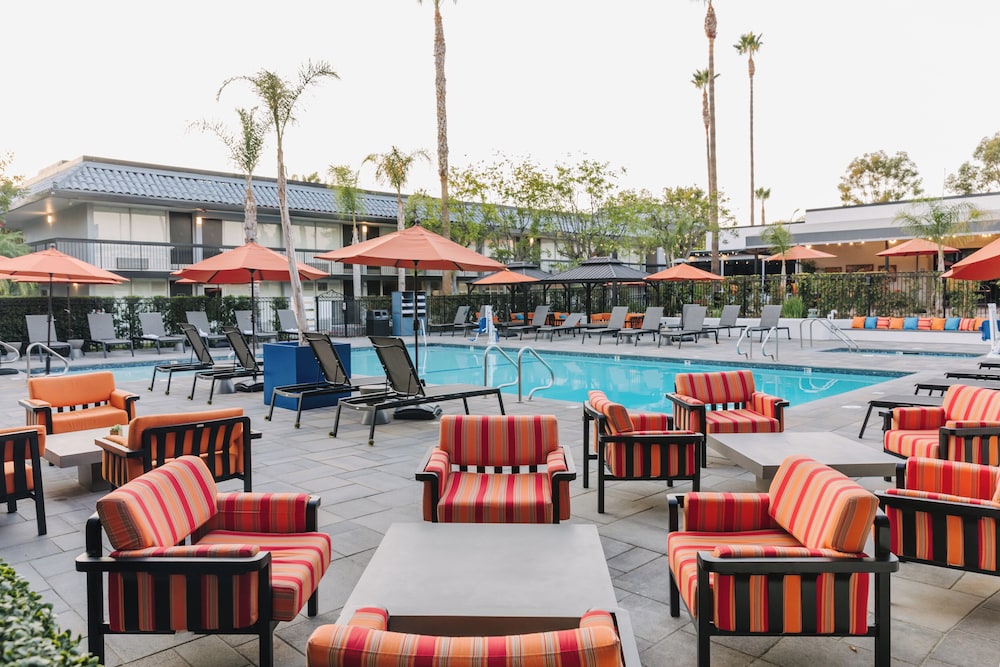 Thousand Oaks - Palm Garden Hotel