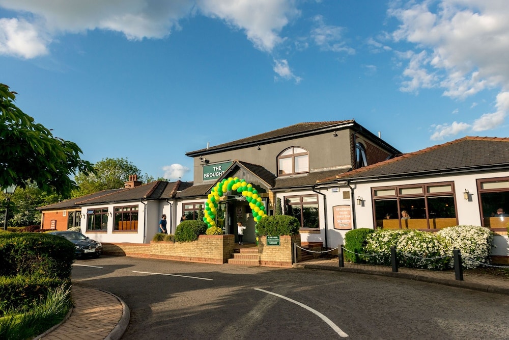 Milton Keynes - The Broughton Hotel by Greene King Inns