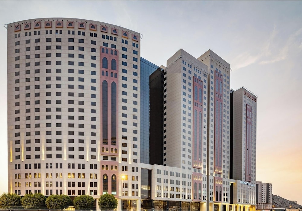 Mekka - Wirgan Al Noor, Tapestry Collection by Hilton